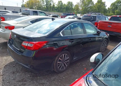 2018 Subaru Legacy 2.5I Premium из США, поврежденный, VIN 4S3BNAF63J3040357